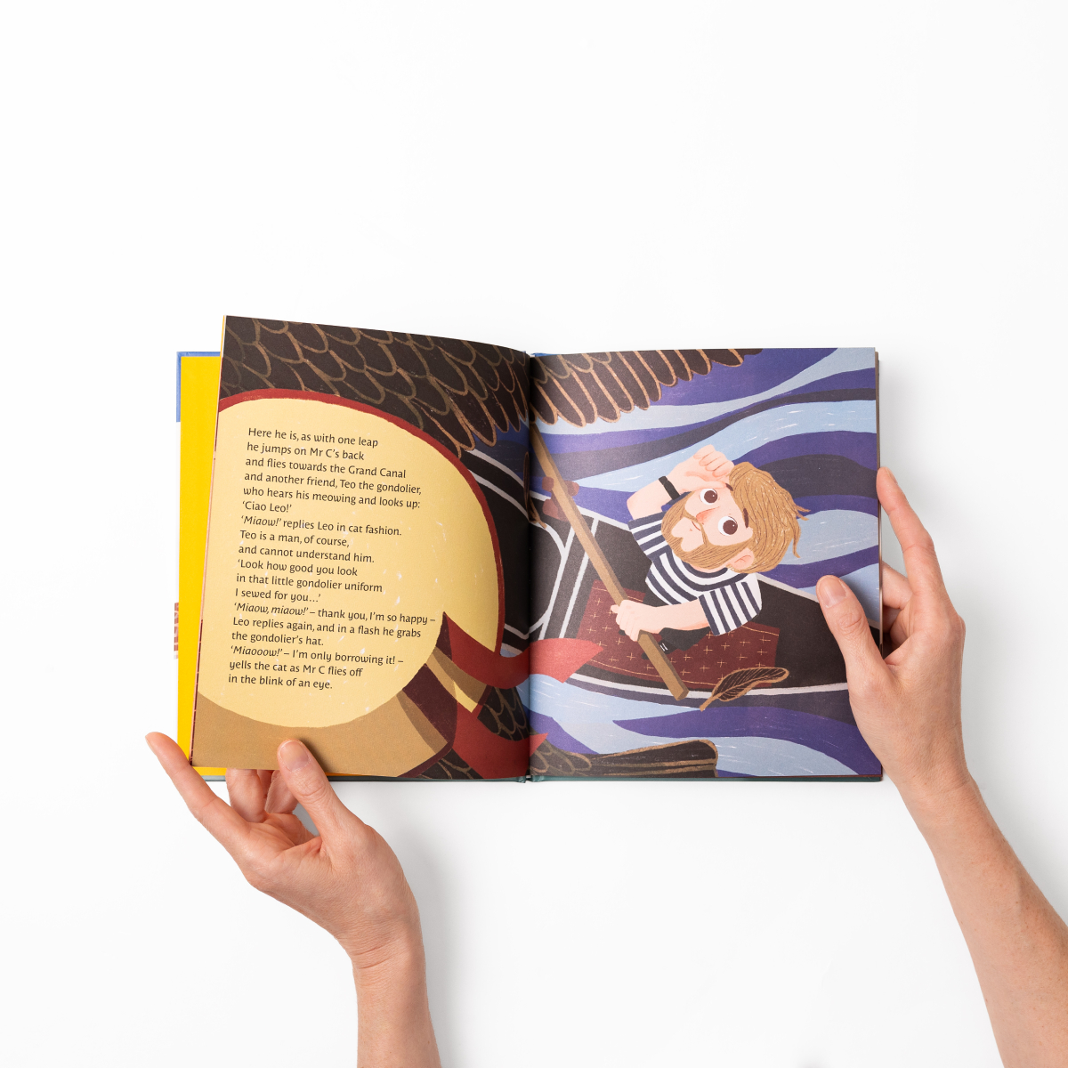 Leo Saves Venice - mani  | Libreria Acqua Alta